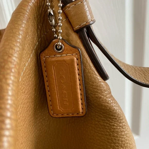 Vintage COACH Pebble F15064 in excellent condition 15 by 11 inch clean interior - Picture 6 of 10